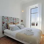 Localtraveling Alfama River View - Family *