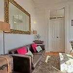 Localtraveling Alfama River View - Family *