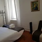阿尔法玛河景当地旅行家庭公寓 *